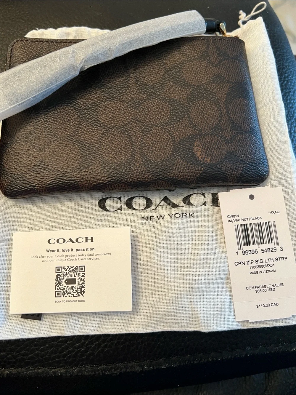COACH NWT WALNUT/ BLACK CORNER ZIP WRISTLET